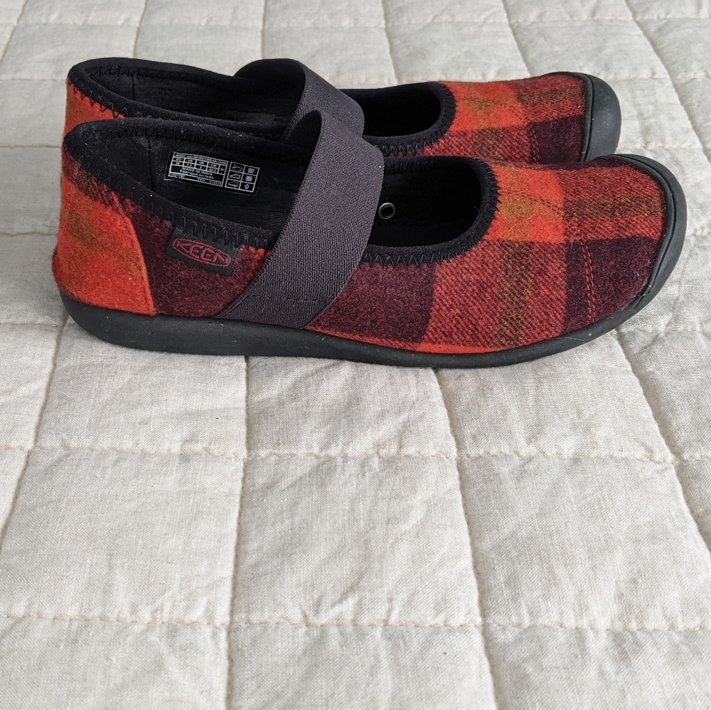 Like New 7.5 Keen Women's Slip-on Flats